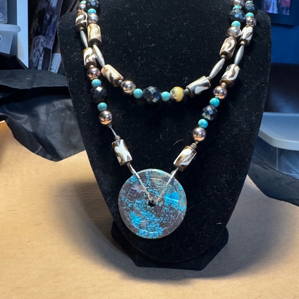 Elegant Turquoise and Gold Beaded Necklace
